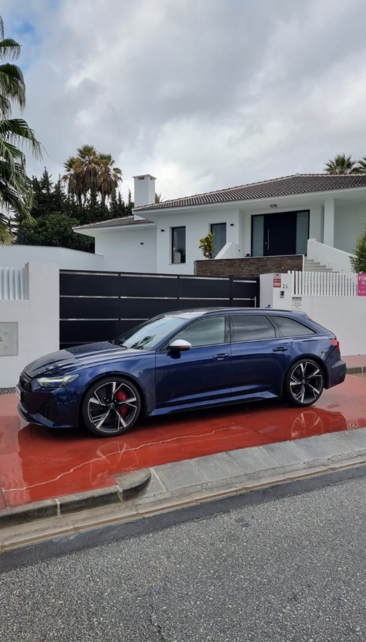 Audi RS6 (Blue)