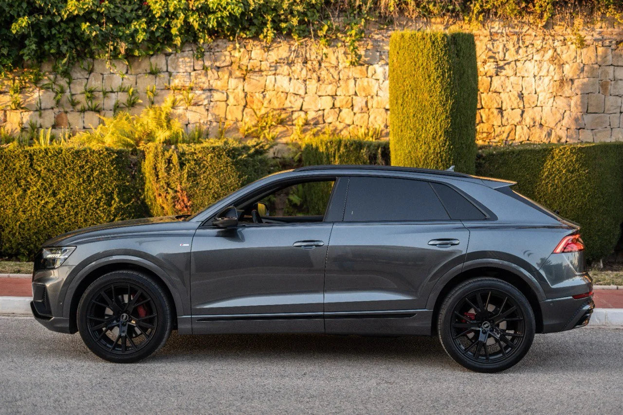 Línea Audi Q8 S